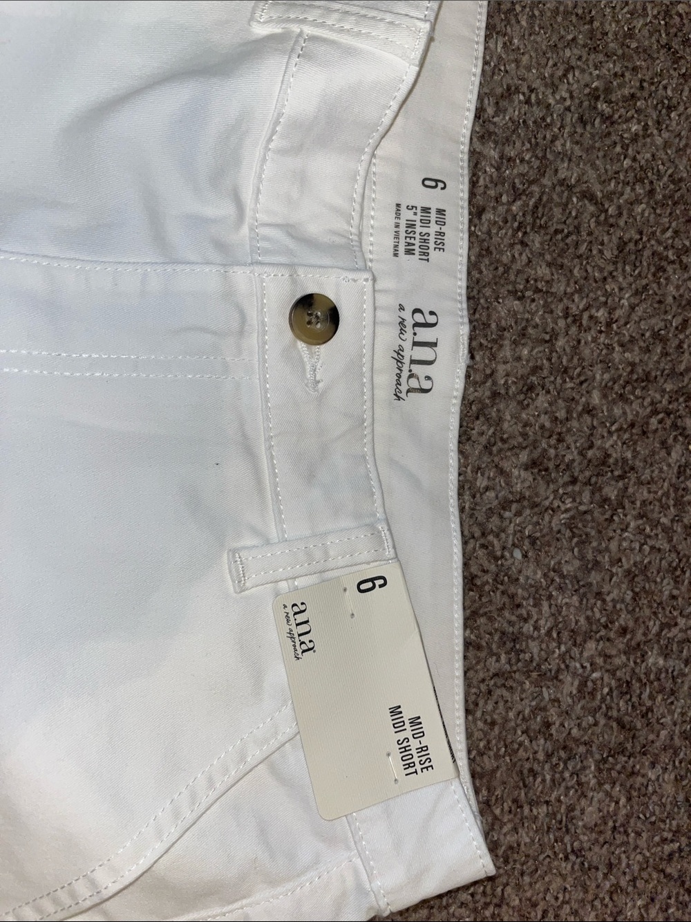 a.n.a White Shorts - Classic Five-Pocket Style - Picture 2 of 3